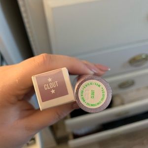 Jeffree Star liquid lip in shade Clout